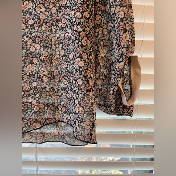 Half Sleeve Flowered Blouse - Picture 4 of 6